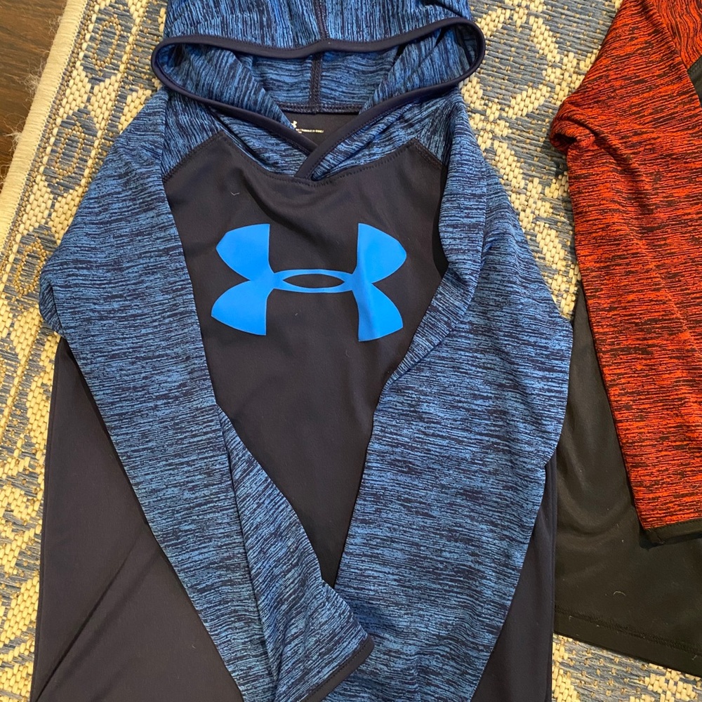 Under Armour Boys size 7 long sleeve shirts